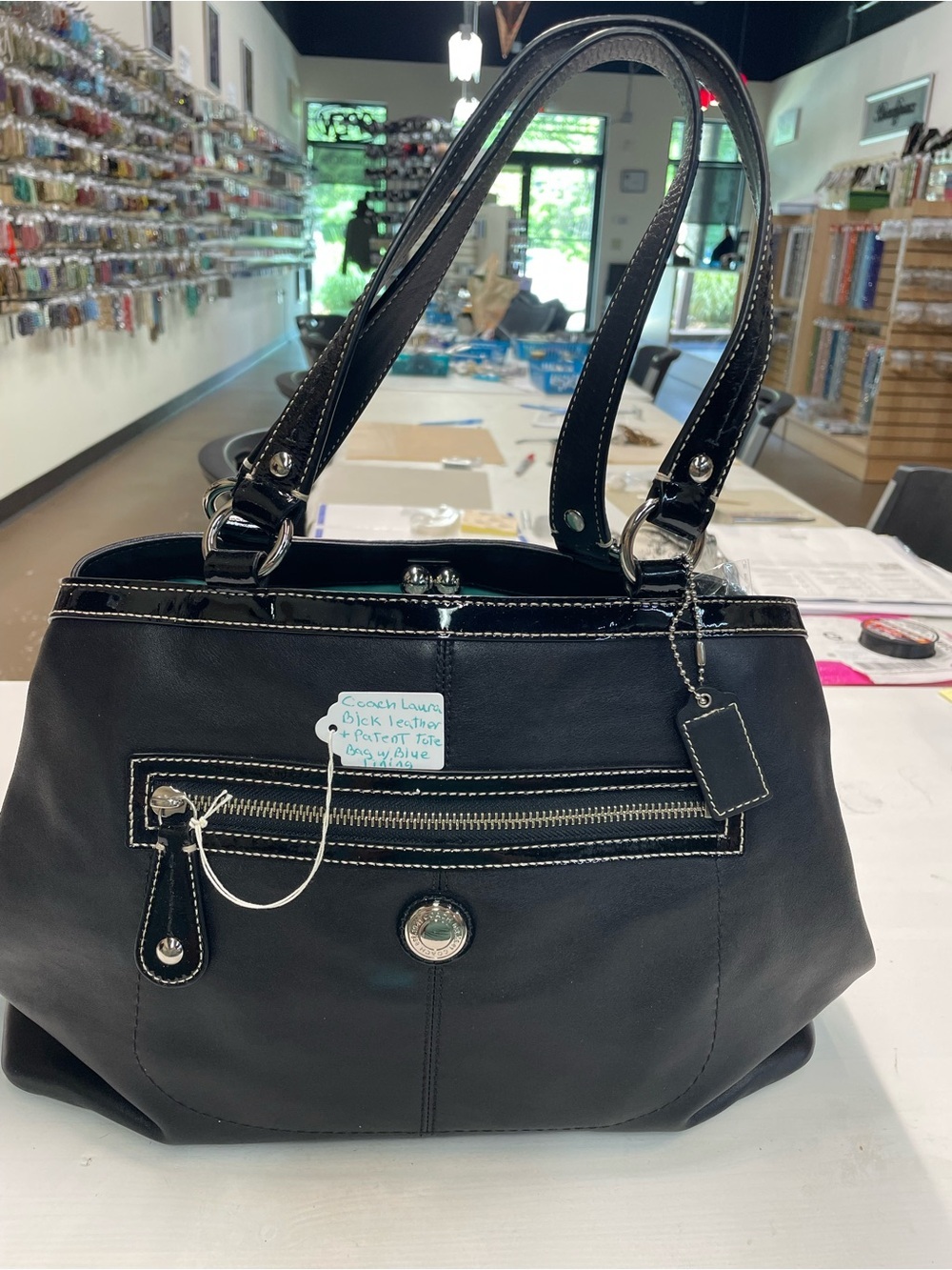 Coach Laura Black Leather Patent Trim Kisslock Tote Bag Blue Lining w/White